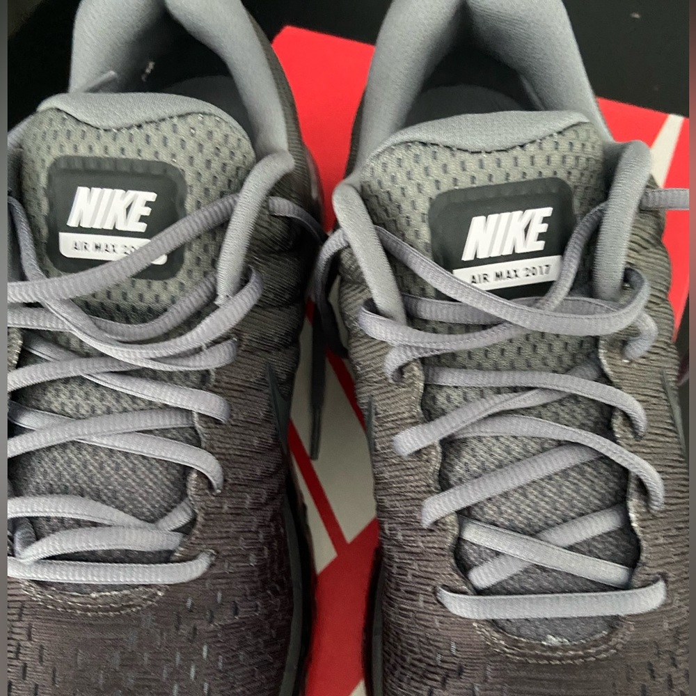 Men’s Nike Air Max sneakers size 11